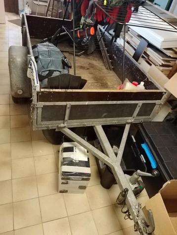 Aanhangwagen 110cm op 185cm, laadvermogen tot 750kg. beschikbaar voor biedingen