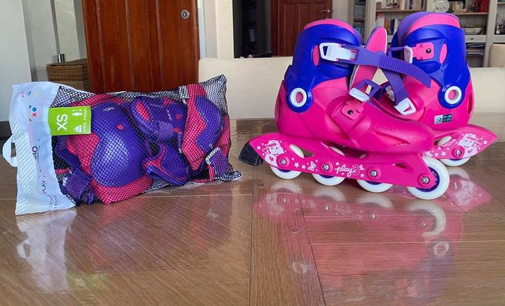 Kit Kinderskates Play3 + Set 3x2 kinderbeschermers roze/paar, Kinderen en Baby's, Speelgoed | Buiten | Rolschaatsen, Zo goed als nieuw