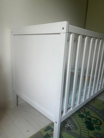 Lit bebe sundvik ikea + matelas, Enfants & Bébés, Enlèvement, Comme neuf, Lit