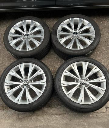 Orgineel Volkswagen Golf Velgen met Zomerbanden beschikbaar voor biedingen