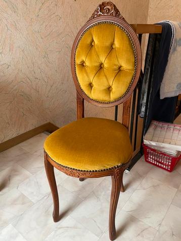 Antiek stoel beschikbaar voor biedingen