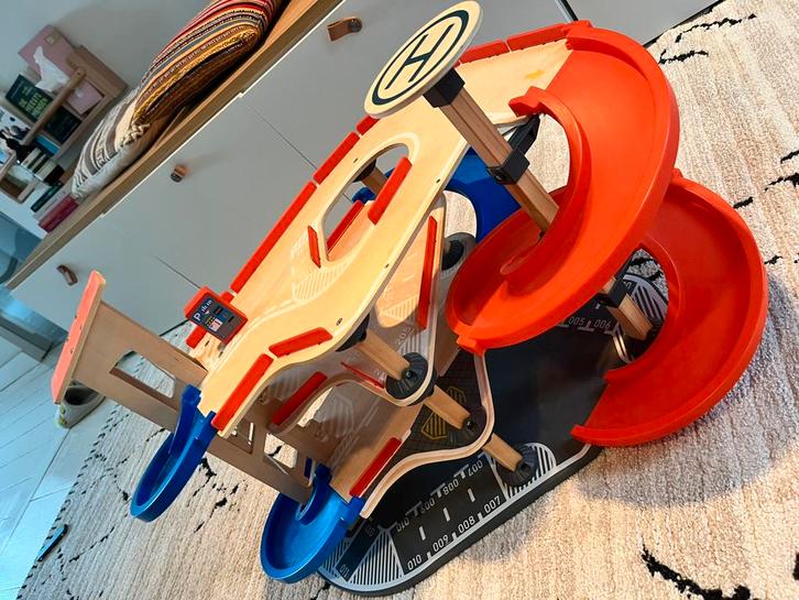 Parkeergarage speelgoed, Enfants & Bébés, Jouets | Circuits, Utilisé, Enlèvement