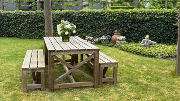 Tuintafel + 2 zitbanken