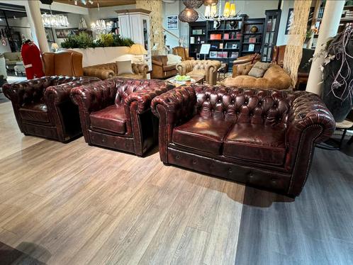 Chesterfield salon 2 zits bank +2 club fauteuil rood leer, Antiek en Kunst, Antiek | Meubels | Stoelen en Sofa's, Ophalen of Verzenden