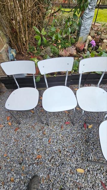 5 chaises anciennes formica 10€pièce  beschikbaar voor biedingen