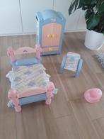Poppenbed,kleerkast,poppenstoel en potje voor gewone pop, Ophalen, Gebruikt