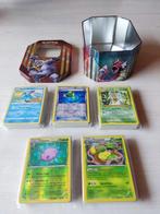 Machamp Tin met 250 Pokemon Kaarten, Comme neuf, Foil, Enlèvement ou Envoi, Plusieurs cartes