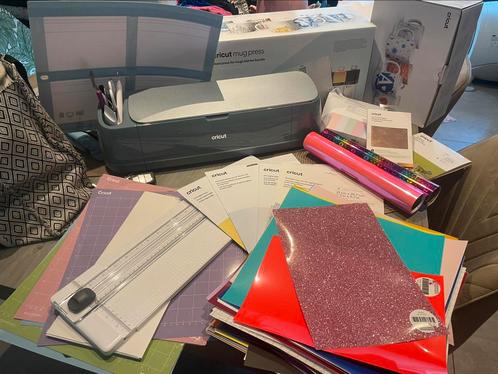 Cricut maker 4 + mug press volledig pakket, Hobby en Vrije tijd, Scrapbooking, Zo goed als nieuw, Cricut, Ophalen
