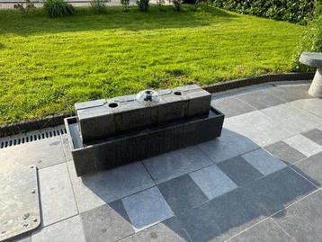 prachtige tuinfontein met 3 stralen graniet geleverd zonder  beschikbaar voor biedingen