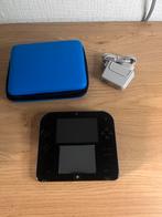 Console 2ds noire et bleu avec chargeur et housse, Ophalen, Zo goed als nieuw, Blauw, 2DS