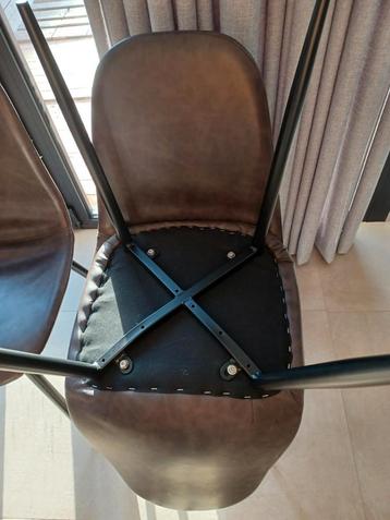 4+2 stoelen in namaak leder beschikbaar voor biedingen