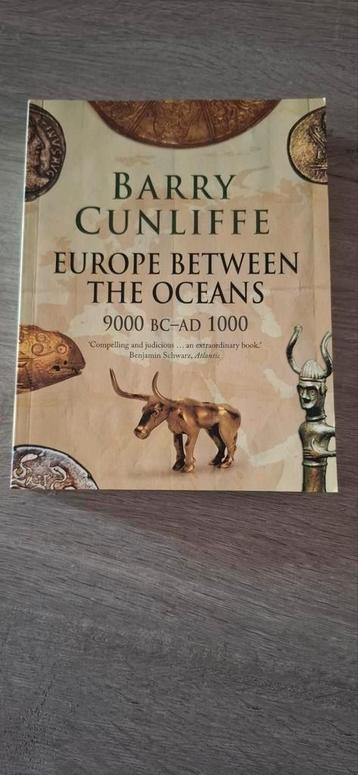 Europe Between the Oceans: 9000 BC-AD 1000 beschikbaar voor biedingen