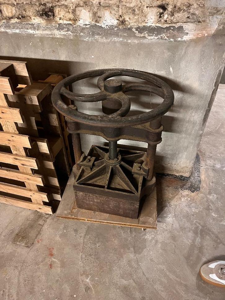Antieke boekenpers - gietijzer - zwaar en volledig origineel, Antiek en Kunst, Antiek | Gereedschap en Instrumenten, Ophalen