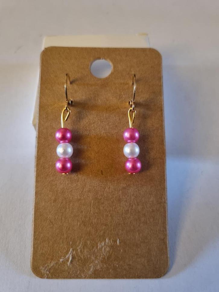Handgemaakte oorbellen met fuchsiaroze parels en parelmoer, Handtassen en Accessoires, Oorbellen, Nieuw, Hangers, Roze, Ophalen of Verzenden