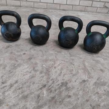 ROGUE  kettelbelt set.    2 x 20 kilo. 2 x 24 kilo  beschikbaar voor biedingen