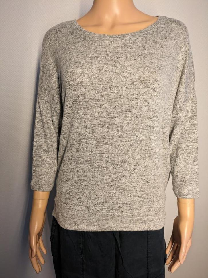 Lichtgrijze trui met driekwartsmouwen, Kleding | Dames, Truien en Vesten, Zo goed als nieuw, Maat 38/40 (M), Grijs, Ophalen of Verzenden
