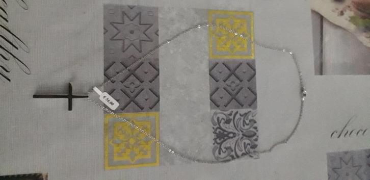 Collier avec pendentif croixNEUF(prix légèrement négociable), Handtassen en Accessoires, Kettingen, Nieuw, Overige materialen
