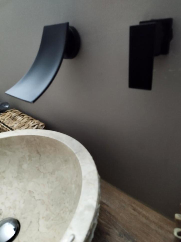 Nieuwe wandkraan/waterval kraan. Zie als voorbeeld de foto, Doe-het-zelf en Bouw, Sanitair, Nieuw, Kraan, Ophalen of Verzenden