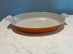 Le Creuset ovenschaal 36 cm Harmonic Orange in nieuwstaat, Gietijzer, Overige typen, Ophalen of Verzenden, Zo goed als nieuw