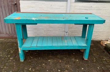 Werkbank van massief hout beschikbaar voor biedingen
