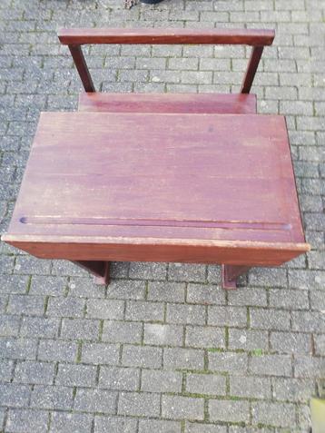 Houten schoolbank  beschikbaar voor biedingen