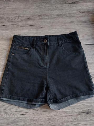 Short noir Influx taille 16 ans beschikbaar voor biedingen