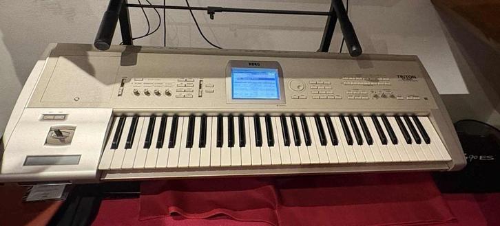 synthétiseur TRITON studio vintage, Muziek en Instrumenten, Synthesizers, Zo goed als nieuw, Overige merken, Ophalen