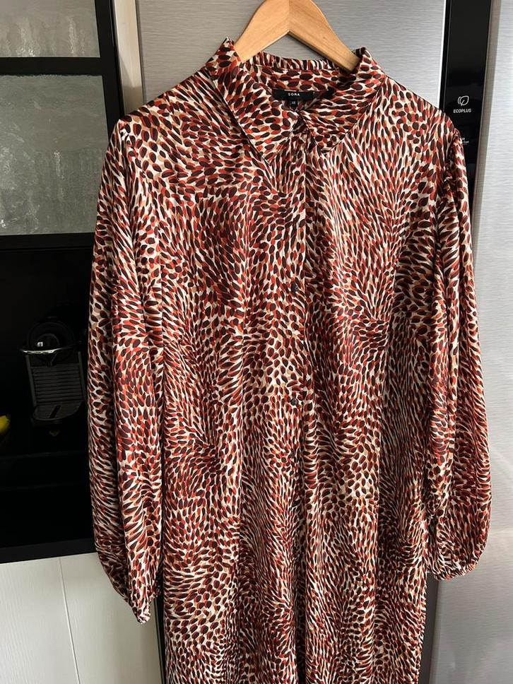 Gloednieuw prachtig lang kleed maat 48 Sora, Kleding | Dames, Jurken, Nieuw, Maat 46/48 (XL) of groter, Rood, Onder de knie, Ophalen of Verzenden