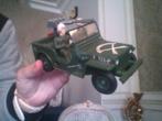 Ancienne jeep willys avec 2 personnages ., Antiquités & Art, Enlèvement ou Envoi