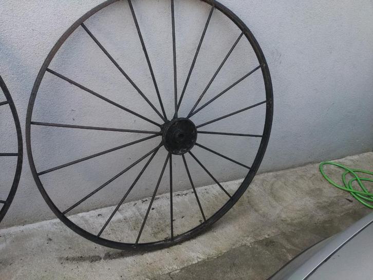 Oude zwarte metalen karwielen, Antiek en Kunst, Antiek | Brons en Koper, Ophalen