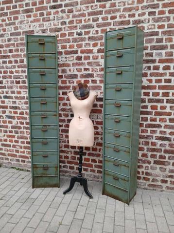 Brocante kleppenkast kast ladekast vakkenkast archiefkast  disponible aux enchères