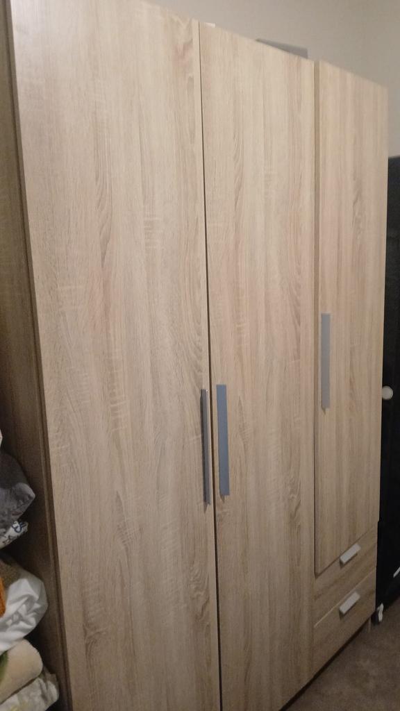 Kledingkast van uitstekende kwaliteit, Huis en Inrichting, Kasten | Kleerkasten, Zo goed als nieuw, Ophalen