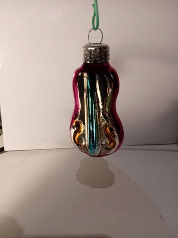 Oude kerstbal beschikbaar voor biedingen