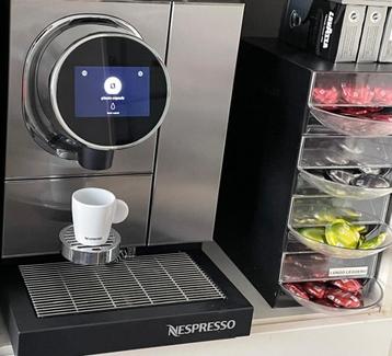 Nespresso momento koffiemachine beschikbaar voor biedingen