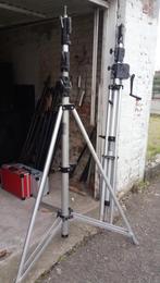 2 Pieds à manivelle en alu (type Manfrotto), Ophalen, Gebruikt, Licht