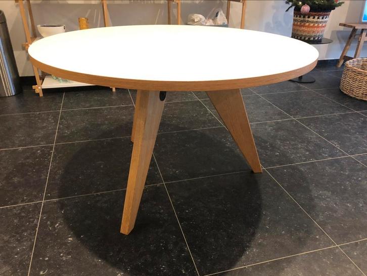 Vitra tafel, Huis en Inrichting, Tafels | Eettafels, Zo goed als nieuw, Ophalen