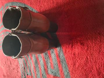 Botten van Leer maat 39.

 beschikbaar voor biedingen