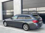 BMW 318i Touring Automaat /Leder/LED/Camera/Premium Garantie, Auto's, Te koop, Emergency brake assist, Zilver of Grijs, Benzine