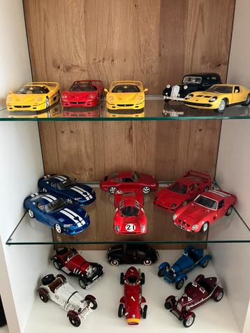 9 Bburago 1:18 die casts beschikbaar voor biedingen