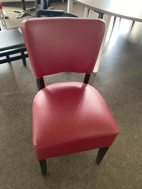 Chaise rembourrée rouge, Huis en Inrichting, Stoelen, Zo goed als nieuw, Vijf, Zes of meer stoelen, Hout, Rood, Ophalen