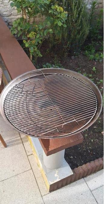 BBQ-bakplaat met een diameter van 60 cm beschikbaar voor biedingen