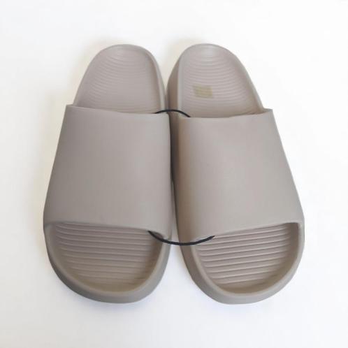 Heren slippers effen beige 44, Kleding | Heren, Schoenen, Nieuw, Slippers, Overige kleuren, Verzenden