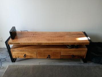 Salontafel industrieel beschikbaar voor biedingen