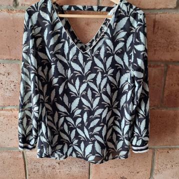Blouse voor dames beschikbaar voor biedingen