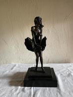 Bronzen beeldje vrouw, Ophalen