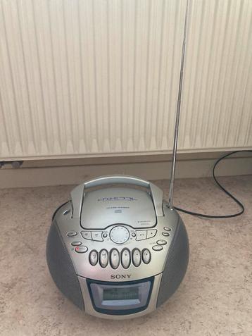 Draagbare radio,cd speler Sony cd’s-E77L cassette werkt niet, Enlèvement, Utilisé, Radio