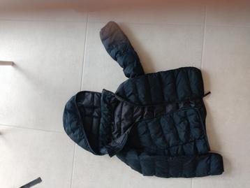 Winter/lente/herfts jas merk Uniqlo, 9-10 jaar, prima staat beschikbaar voor biedingen