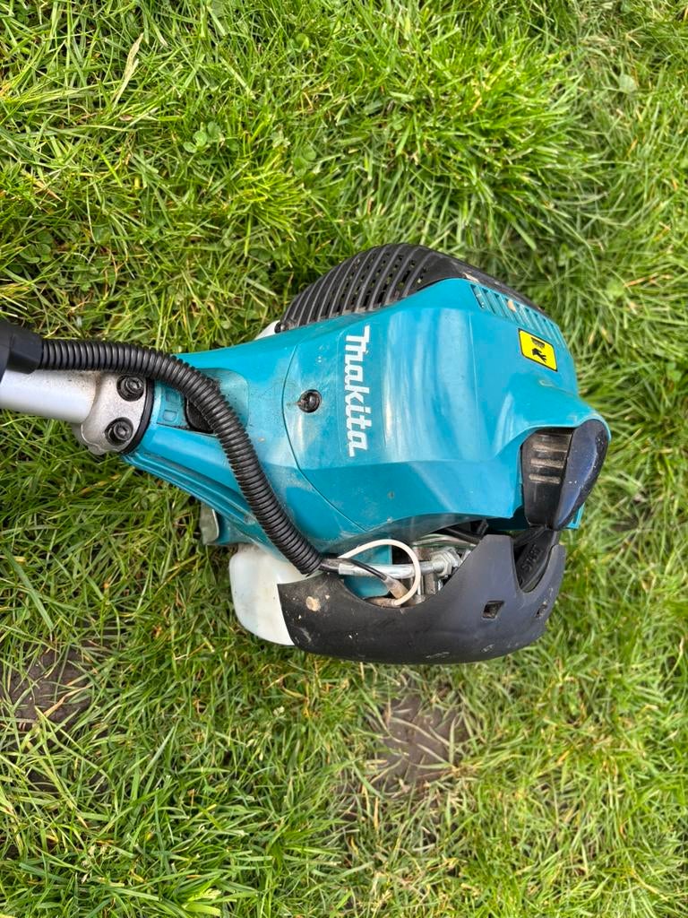 Debroussailleuse thermiqe makita, Enlèvement, Comme neuf