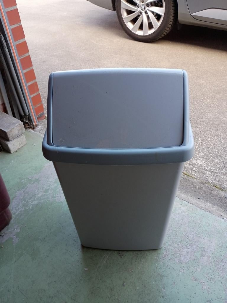 Vuilnisbak hoogte 67 CM, Ophalen