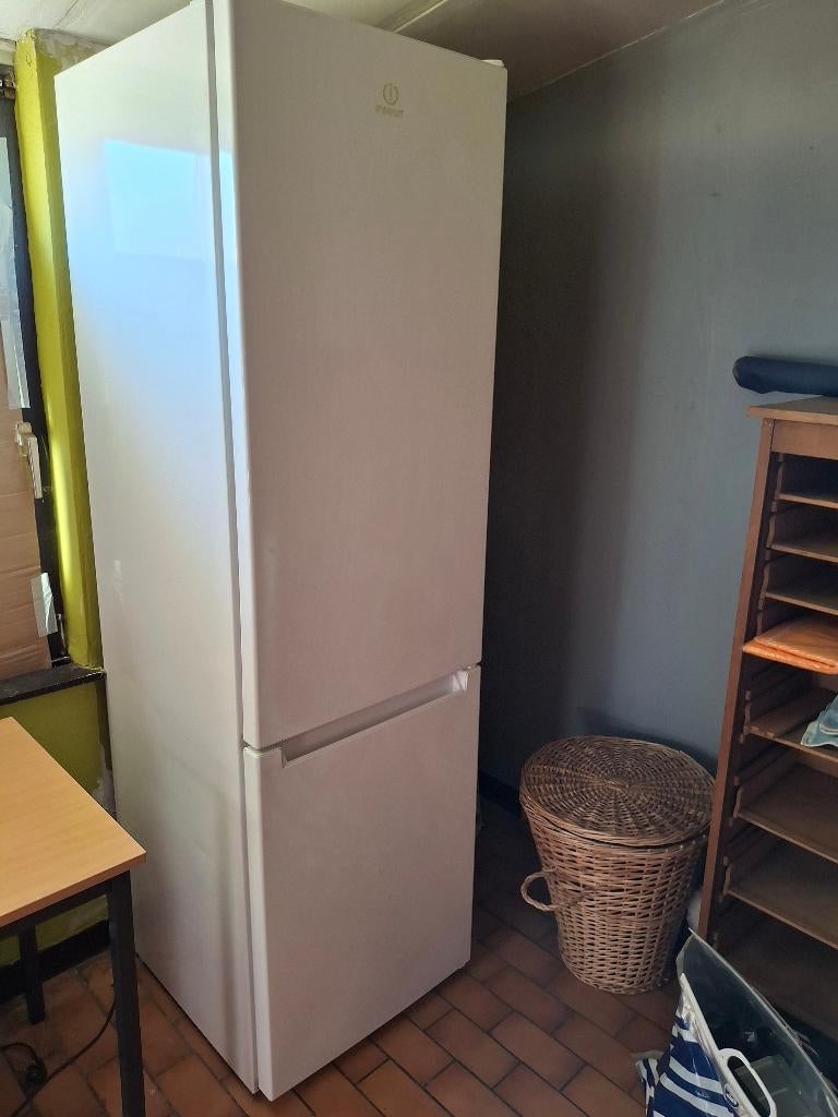 Frigo congélateur indésit fonctionne nickel, Enlèvement, Congélateur, Classe énergétique A ou plus économe